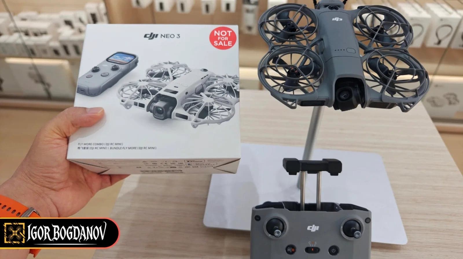 DJI Neo 3 kutusu mağazada Neo 2 teşhir modelinin yanında