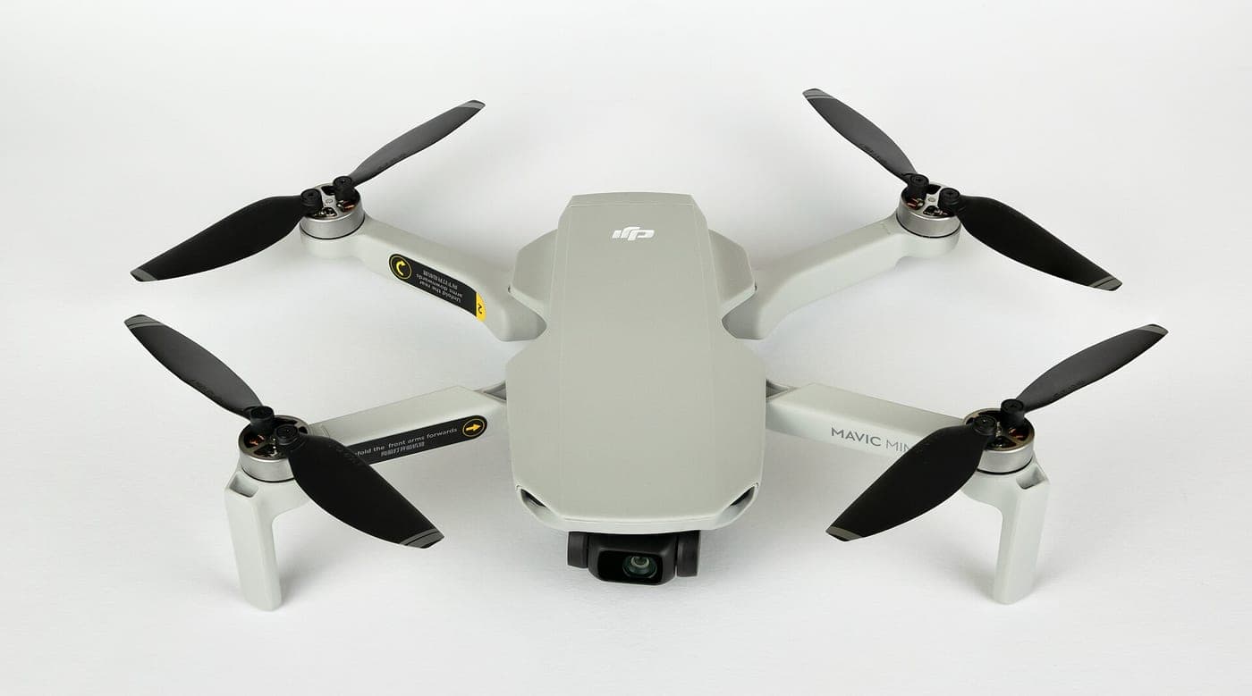 DJI Mavic Mini, kolları açık, üstten görünüm