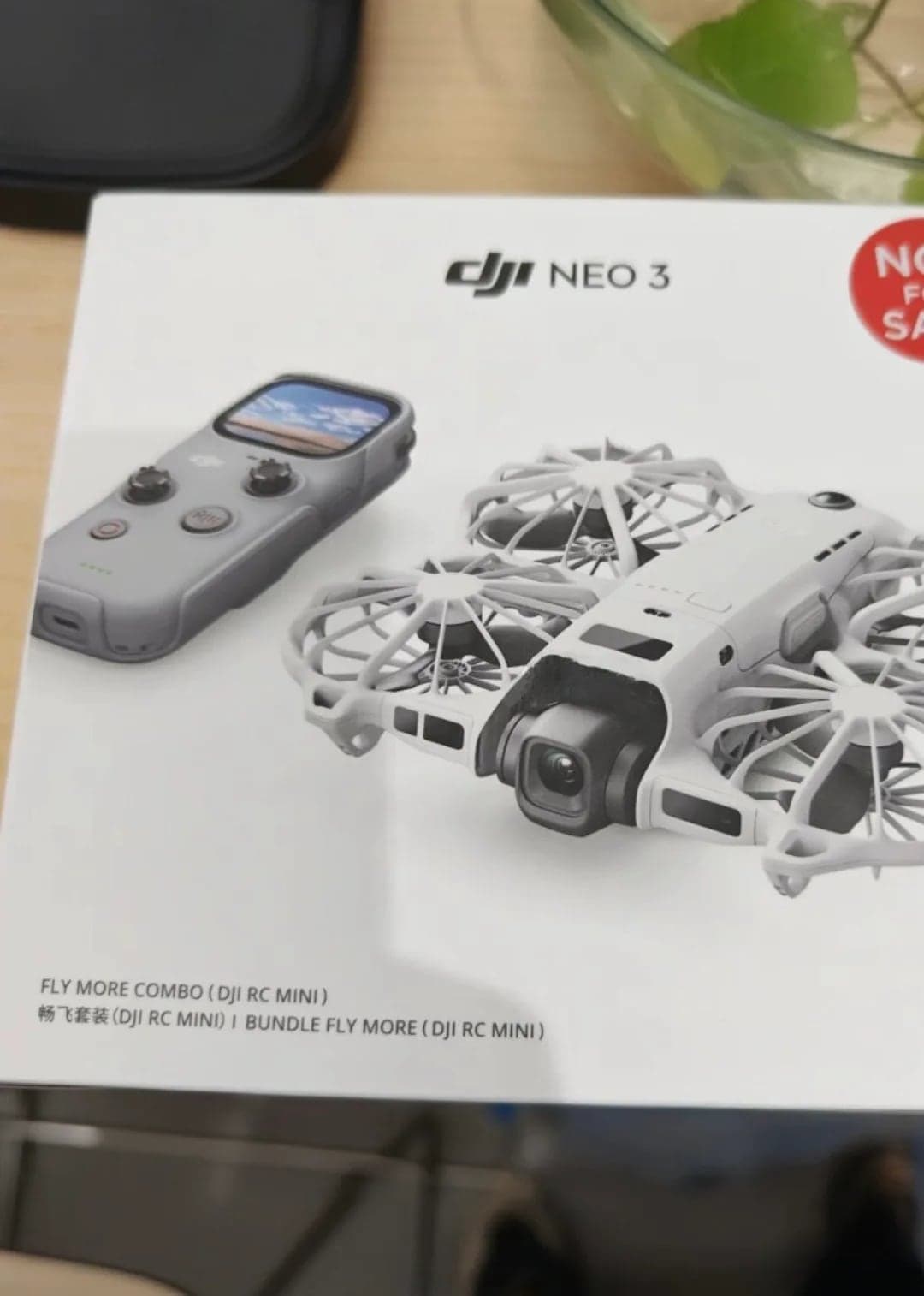 Sızan DJI Neo 3 Fly More Combo kutusu ve DJI RC Mini kumanda